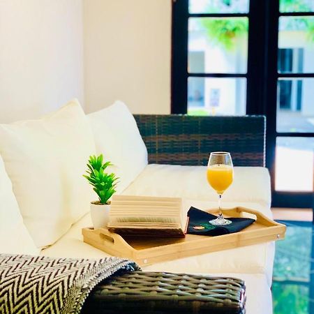 Hotel Mango Airport Río Segundo Eksteriør billede