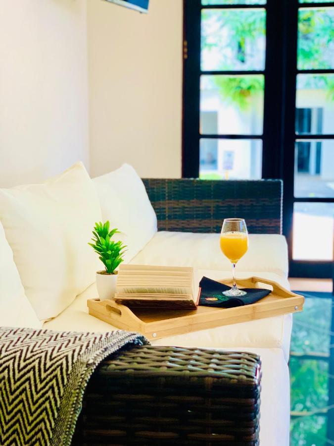 Hotel Mango Airport Río Segundo Eksteriør billede