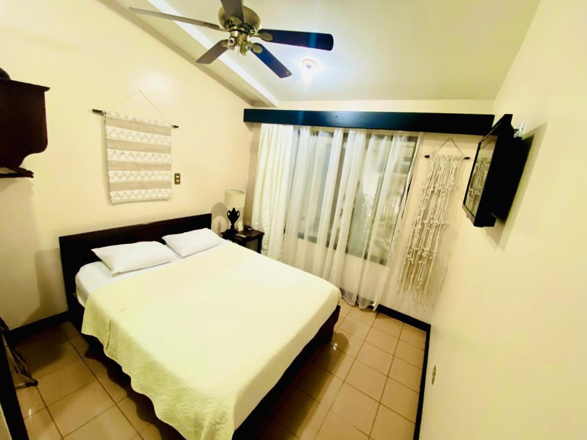 Hotel Mango Airport Río Segundo Eksteriør billede