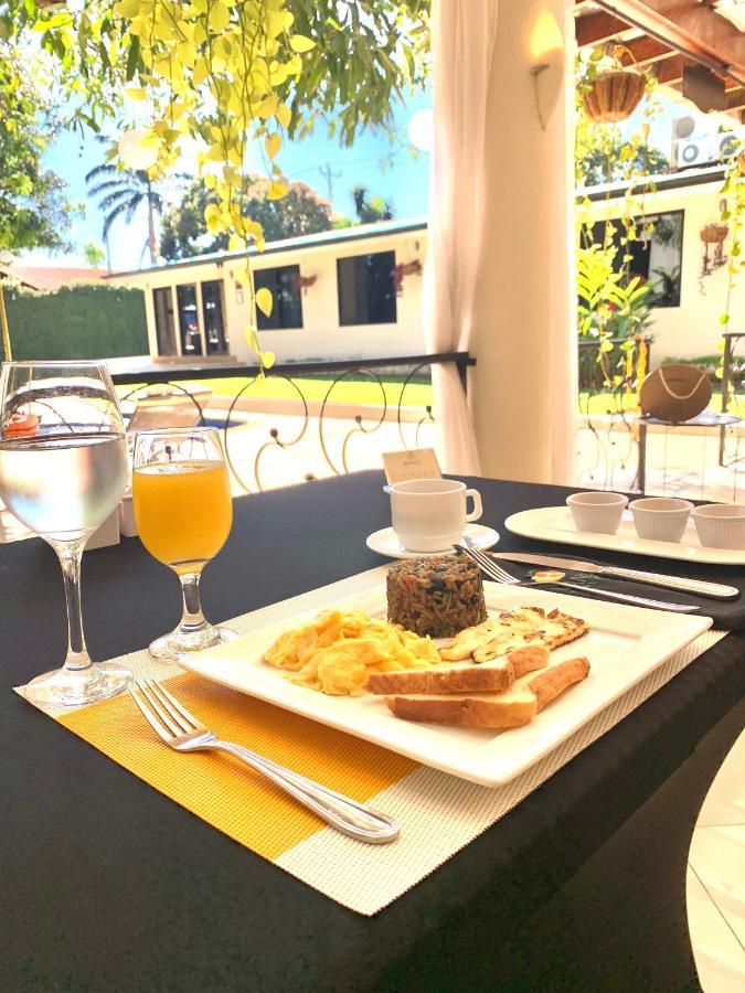Hotel Mango Airport Río Segundo Eksteriør billede